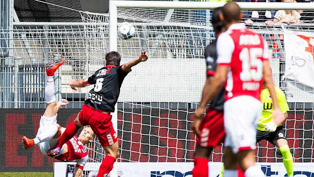 johannsson-bicycle-kick.jpg